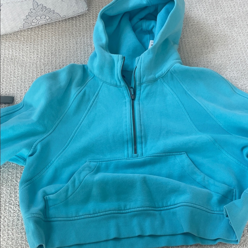 Lululemon RARE DISCONTINUED SCUBA in neon blue